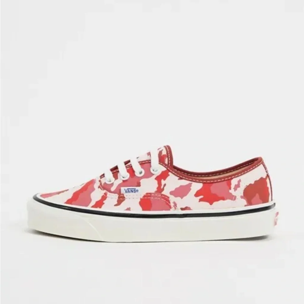 NEW IN BOX VANS Women’s Authentic 44 Dx in Red Camo